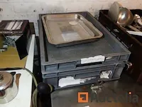 Tafel en gebruiksvoorwerpen - afbeelding 5 van  12