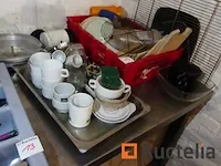Tafel en gebruiksvoorwerpen - afbeelding 9 van  12