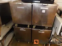Tafel en gebruiksvoorwerpen - afbeelding 11 van  12
