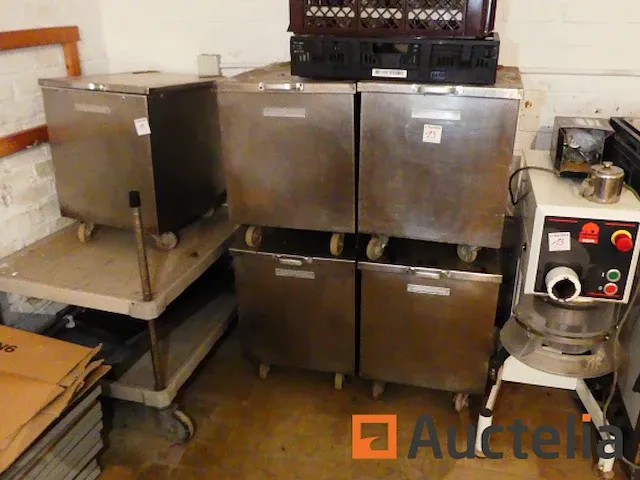 Tafel en gebruiksvoorwerpen - afbeelding 12 van  12