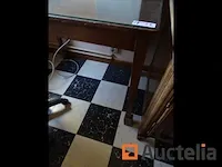 Tafel in glas, bureautafel stoel, papieren schredder - afbeelding 3 van  8