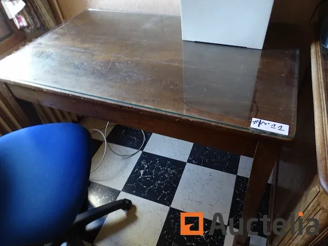 Tafel in glas, bureautafel stoel, papieren schredder - afbeelding 4 van  8