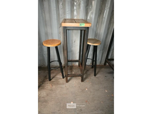 Tafel met 2 barkrukken - afbeelding 1 van  6