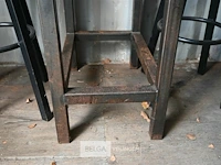 Tafel met 2 barkrukken - afbeelding 5 van  6
