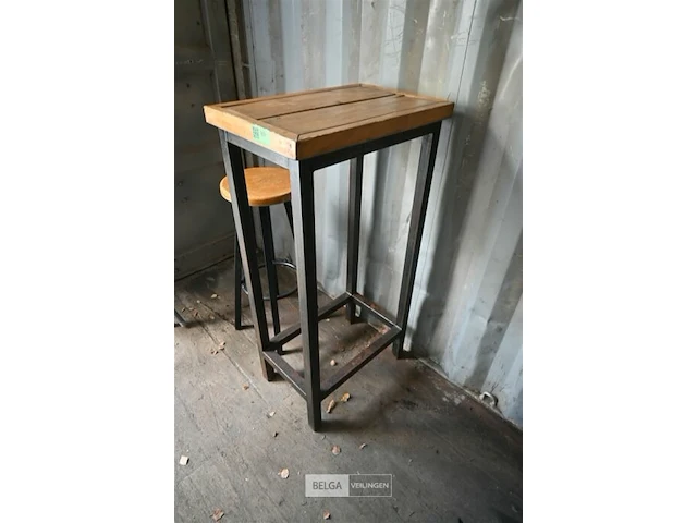 Tafel met 2 barkrukken - afbeelding 6 van  6