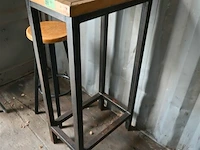 Tafel met 2 barkrukken - afbeelding 6 van  6