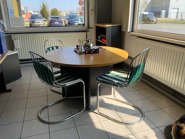 Tafel met 3 stoelen - afbeelding 1 van  3
