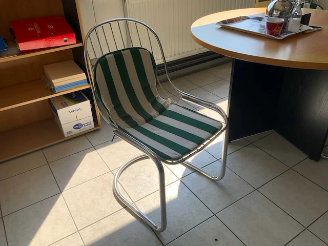 Tafel met 3 stoelen - afbeelding 3 van  3