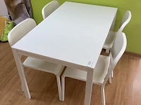 Tafel met 4 stoelen - afbeelding 1 van  4