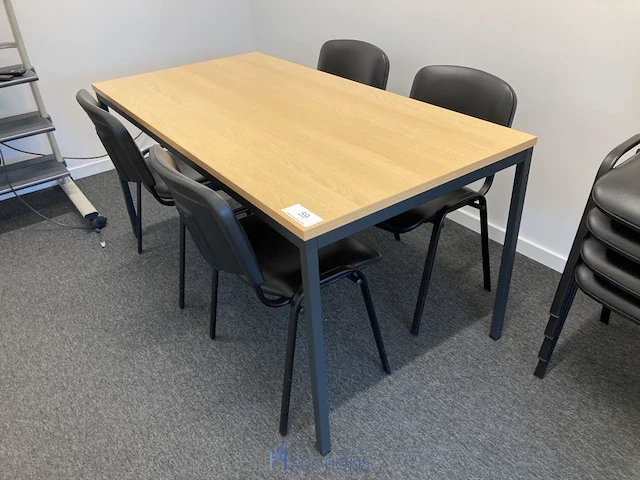 Tafel met 4 stoelen - afbeelding 1 van  3