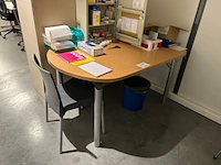 Tafel met 4 stoelen - afbeelding 1 van  4