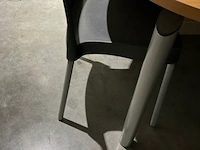 Tafel met 4 stoelen - afbeelding 2 van  4