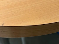 Tafel met 4 stoelen - afbeelding 3 van  4