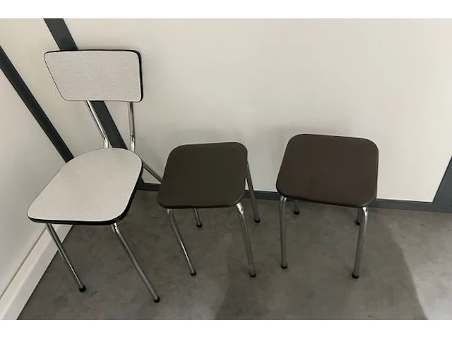 Tafel met 4 stoelen - afbeelding 4 van  4