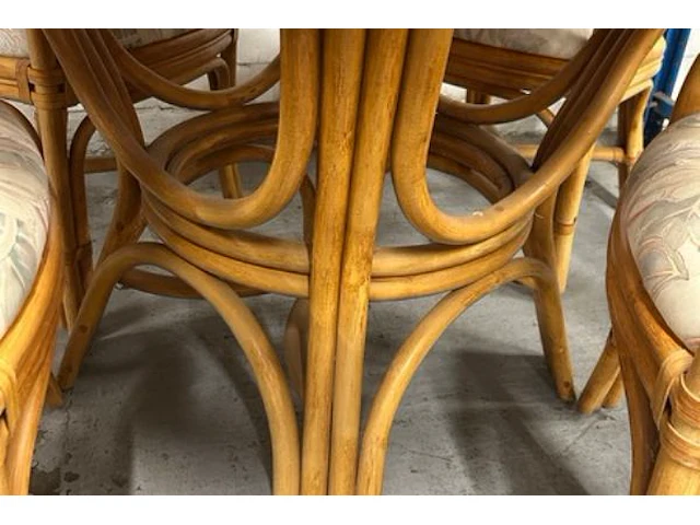 Tafel met 4 stoelen - afbeelding 4 van  7