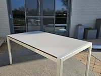 Tafel met 4 stoelen - afbeelding 2 van  8