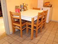 Tafel met 4 stoelen - afbeelding 1 van  4