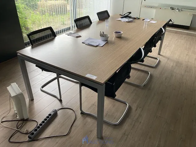 Tafel met 6 stoelen - afbeelding 1 van  4