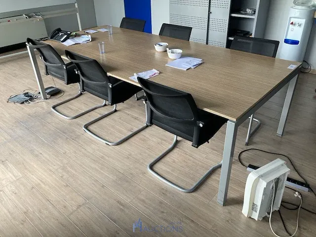 Tafel met 6 stoelen - afbeelding 2 van  4