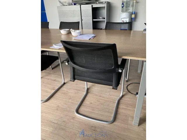 Tafel met 6 stoelen - afbeelding 3 van  4