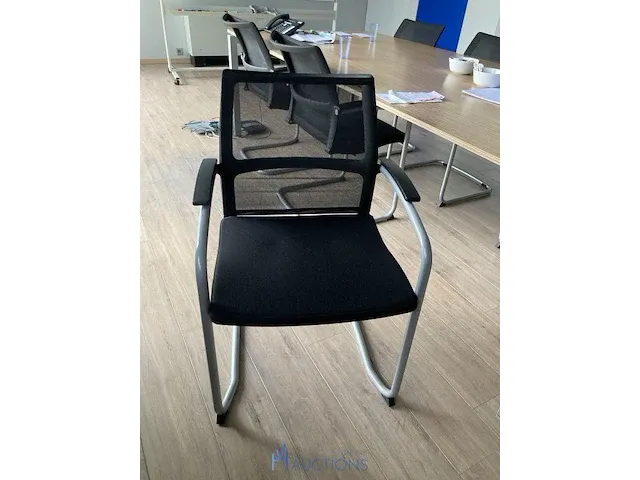 Tafel met 6 stoelen - afbeelding 4 van  4