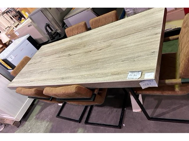 Tafel met 6 stoelen - afbeelding 2 van  7