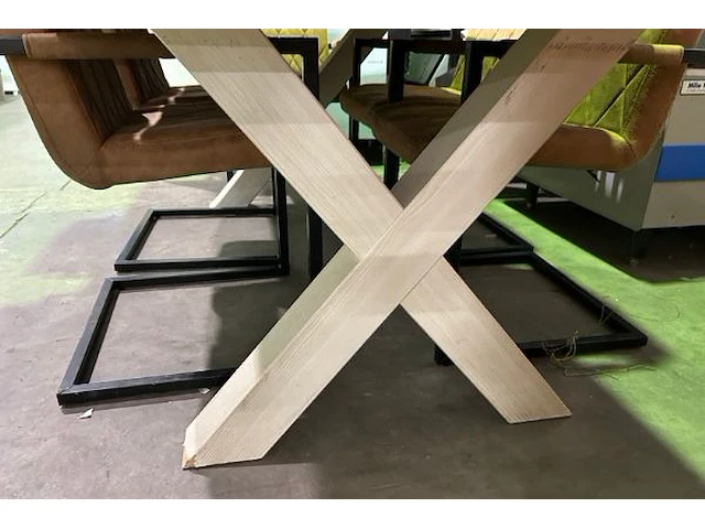 Tafel met 6 stoelen - afbeelding 4 van  7
