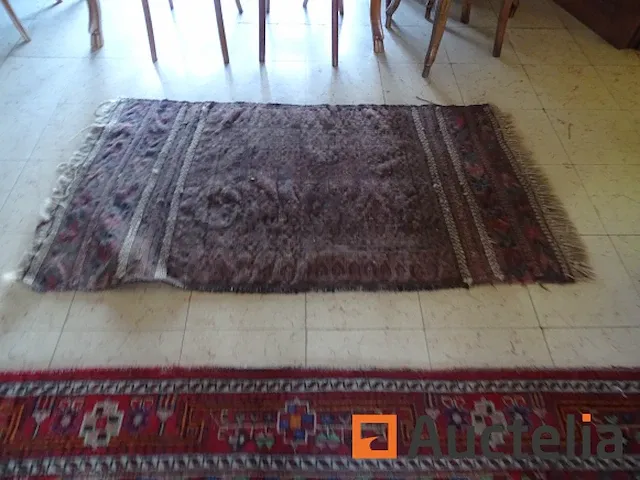 Tafel met design wielen, tapijten - afbeelding 3 van  13