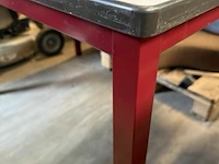 Tafel met ijzeren onderstel - afbeelding 2 van  2