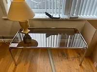 Tafel met lamp - afbeelding 1 van  4