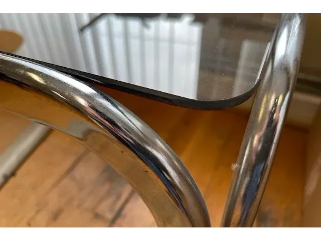 Tafel met lamp - afbeelding 2 van  4