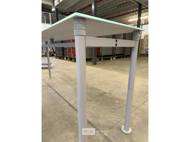 Tafel met melkglas tafelblad - afbeelding 2 van  4