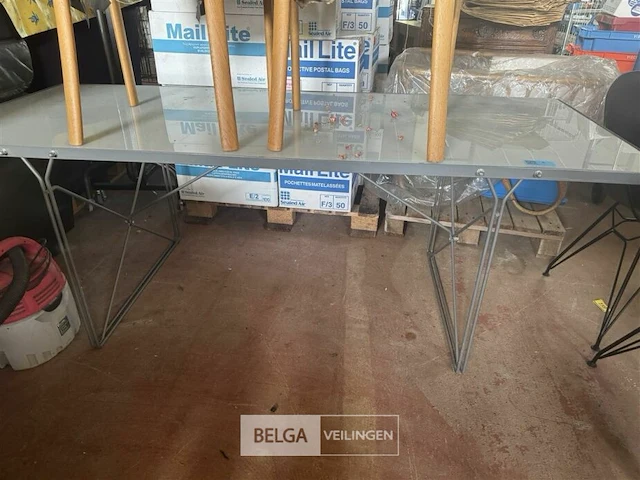 Tafel met melkglas - afbeelding 1 van  4