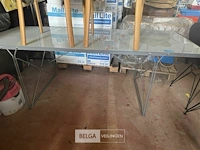Tafel met melkglas