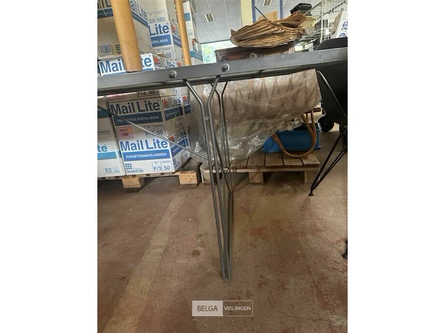 Tafel met melkglas - afbeelding 2 van  4