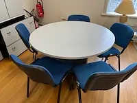 Tafel met stoelen - afbeelding 1 van  6