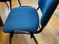 Tafel met stoelen - afbeelding 3 van  6