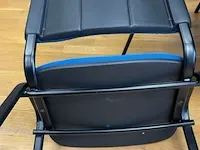 Tafel met stoelen - afbeelding 5 van  6