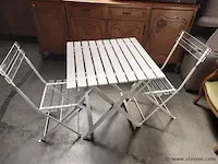 Tafel met stoelen