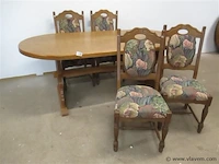 Tafel met stoelen - afbeelding 1 van  3
