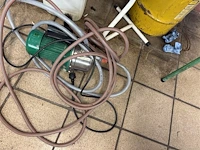 Tafel met toebehoren en pomp - afbeelding 2 van  8