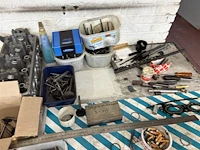 Tafel met toebehoren en pomp - afbeelding 5 van  8