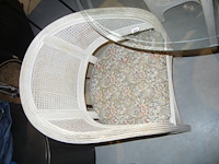 Tafel met vier stoelen - afbeelding 2 van  2