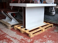 Tafel met vier stoelen - afbeelding 4 van  4