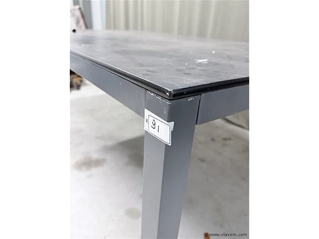 Tafel metaal (niet demonteerbaar) 140cm x 80cm - afbeelding 2 van  4