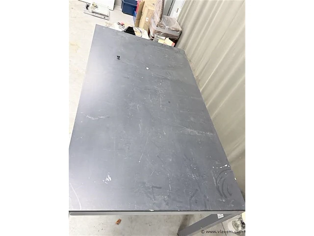 Tafel metaal (niet demonteerbaar) 140cm x 80cm - afbeelding 3 van  4