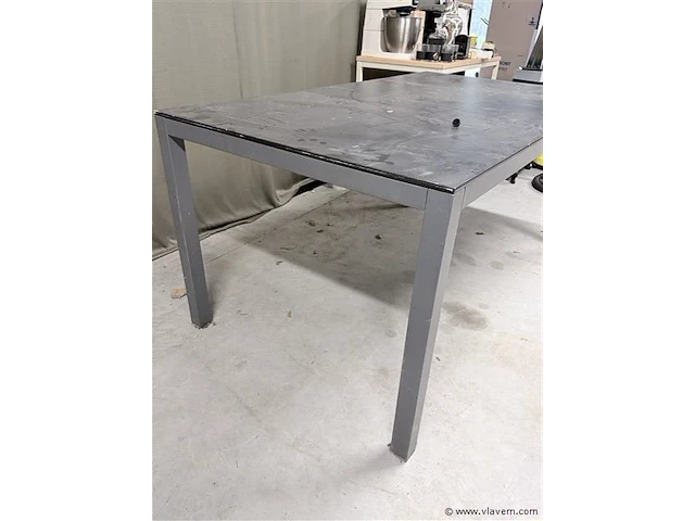 Tafel metaal (niet demonteerbaar) 140cm x 80cm - afbeelding 4 van  4
