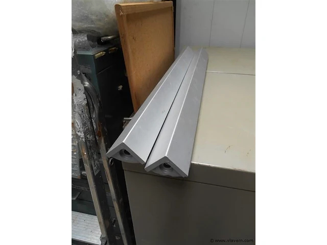 Tafel metaal - afbeelding 1 van  4
