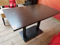 Tafel op metalen voet, blad 70x120cm, hoogte 73cm