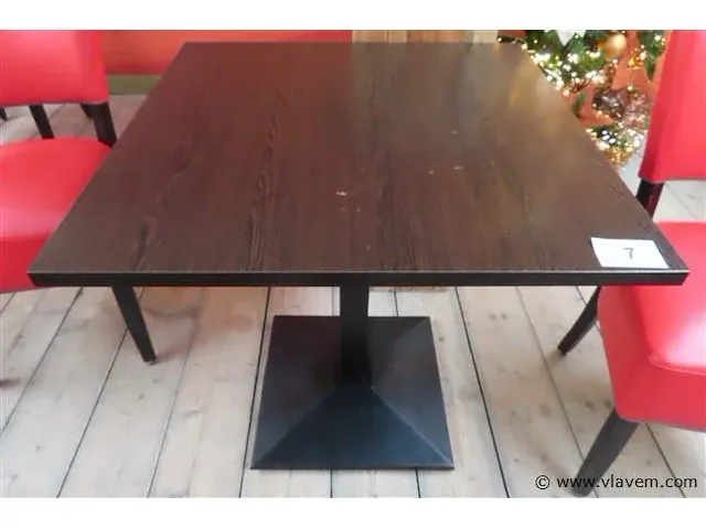 Tafel op metalen voet, blad 70x70cm, hoogte 73cm - afbeelding 1 van  3